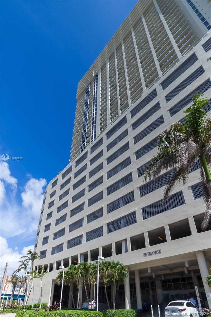 16699 Collins Ave 3707-1
