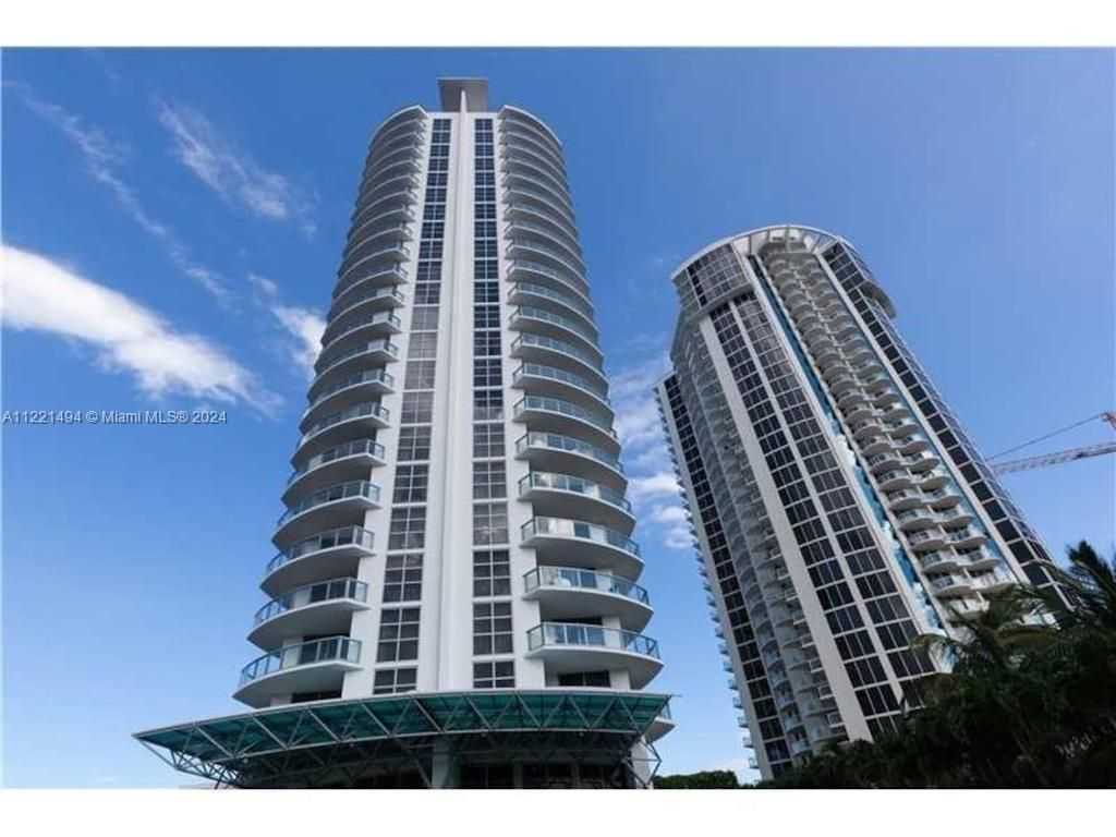 18683 Collins Ave 907-1