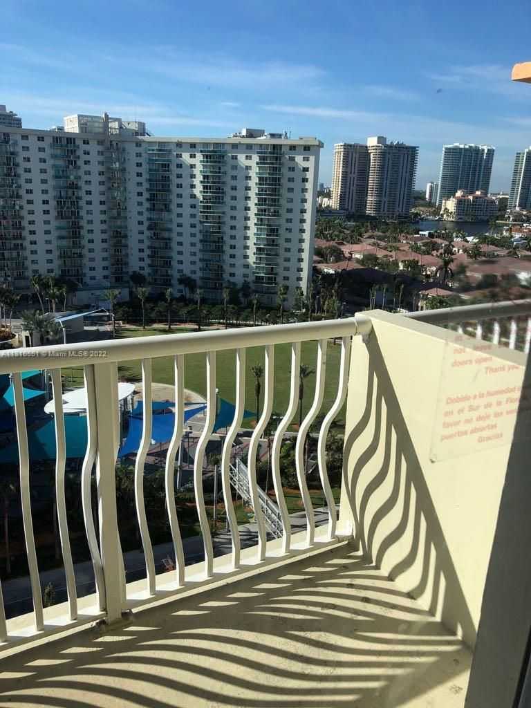 19201 Collins Ave 1132-1