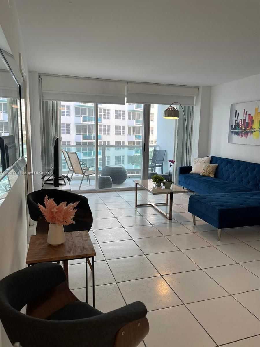 5151 Collins Ave 629-1