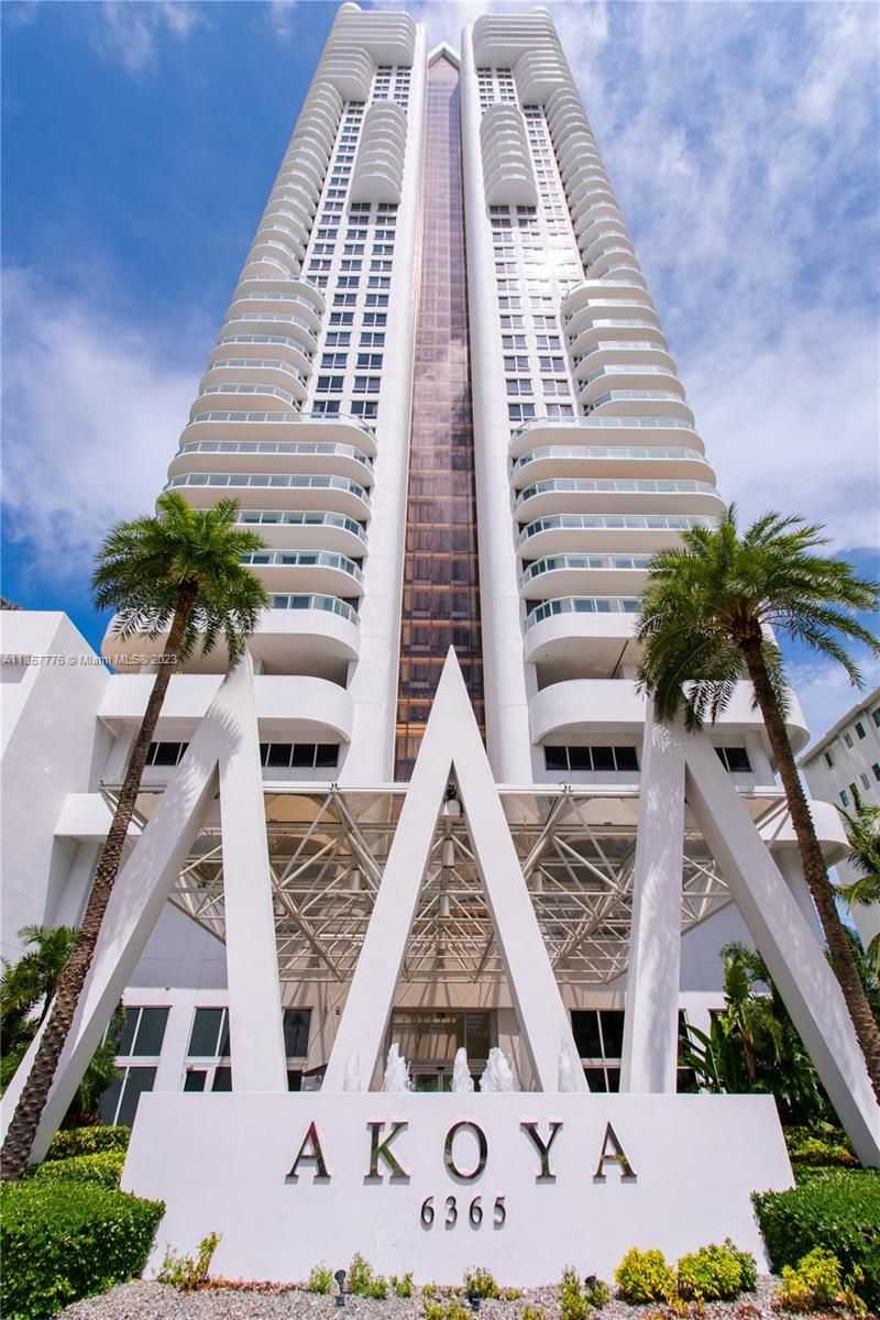 6365 Collins Ave 806-1