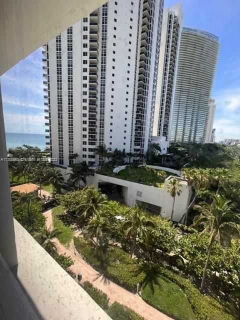 19201 Collins Ave 540-1