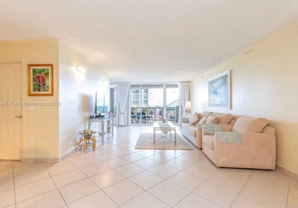 16711 Collins Ave 706-1