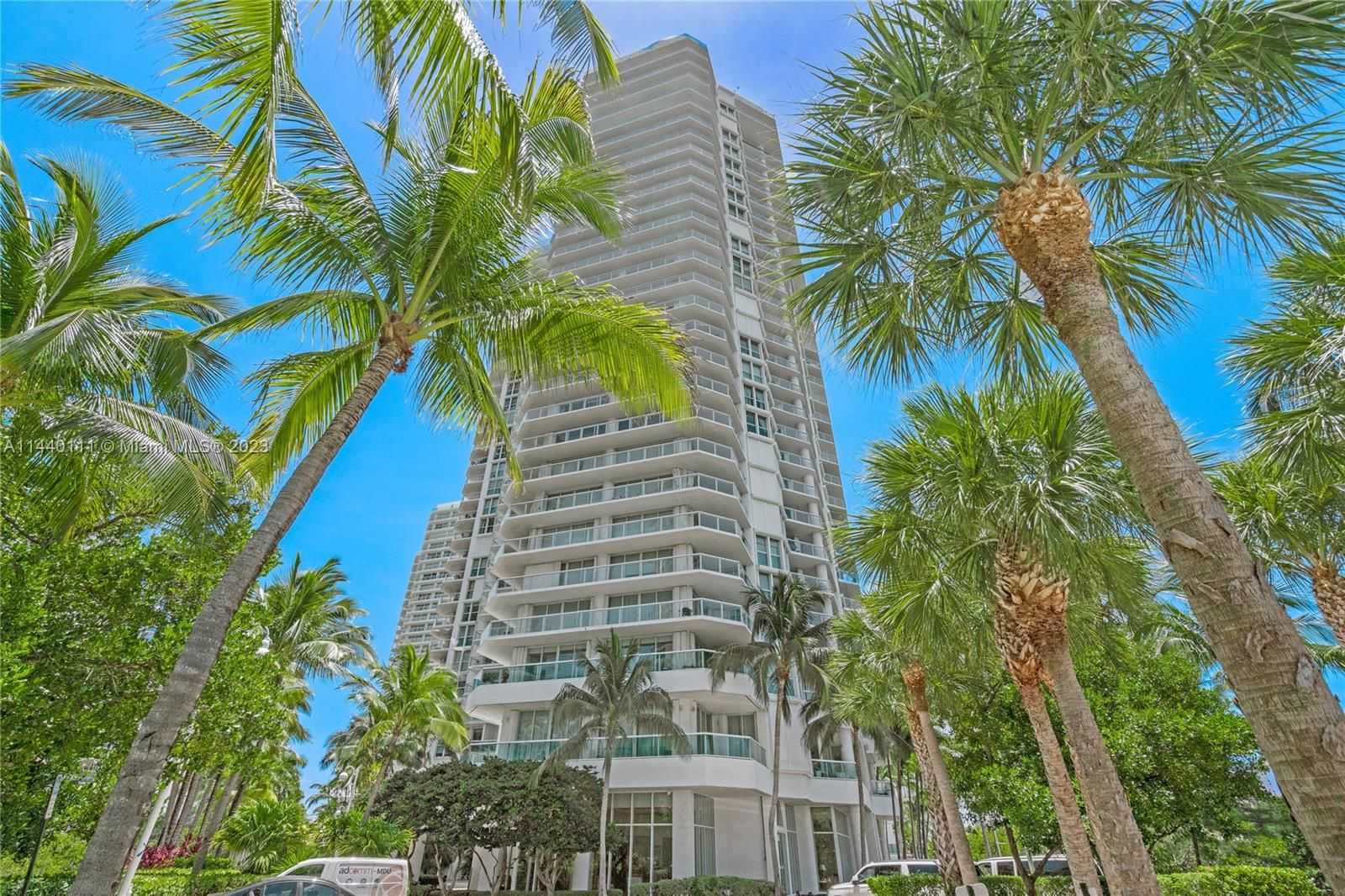16500 Collins Ave 652-1