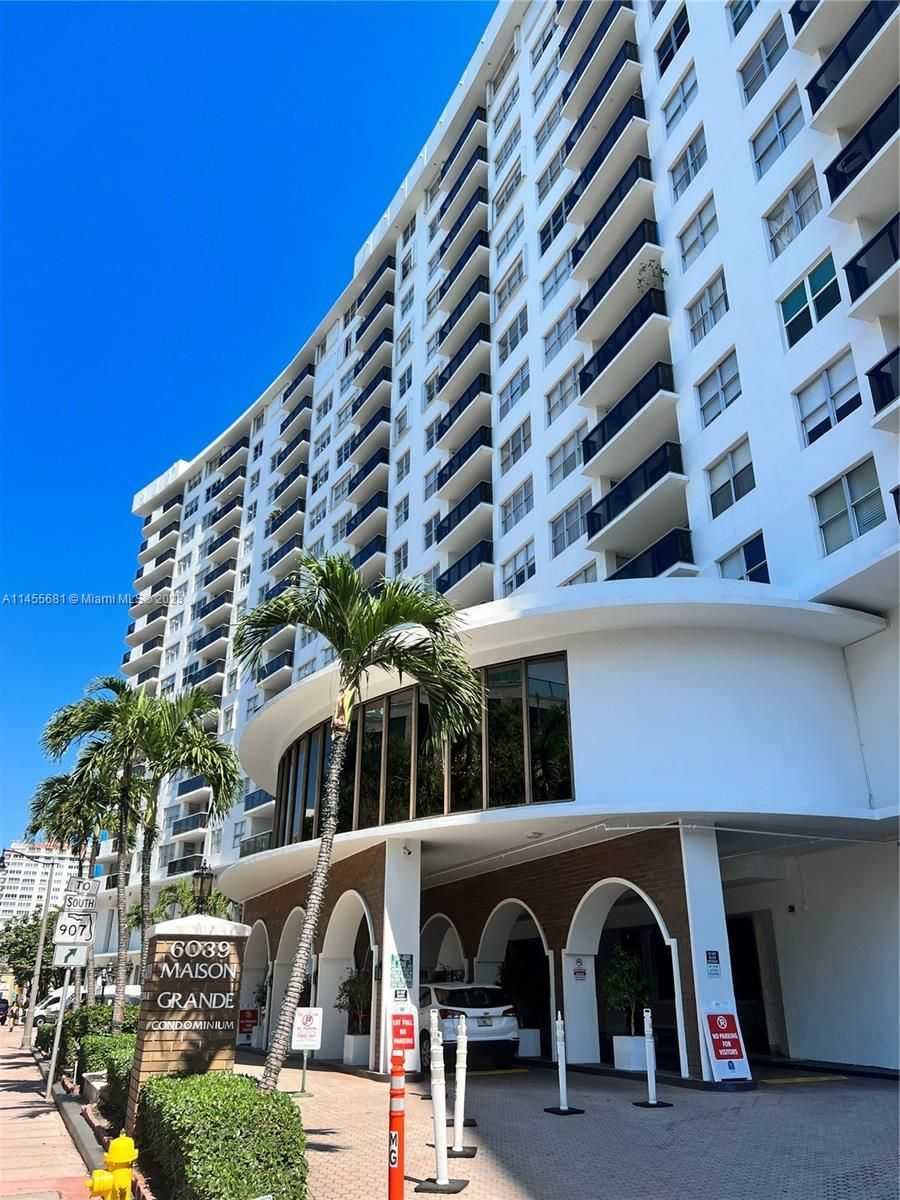 6039 Collins Ave 429-1
