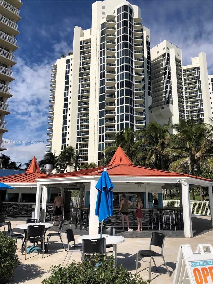 19201 Collins Ave 806-1