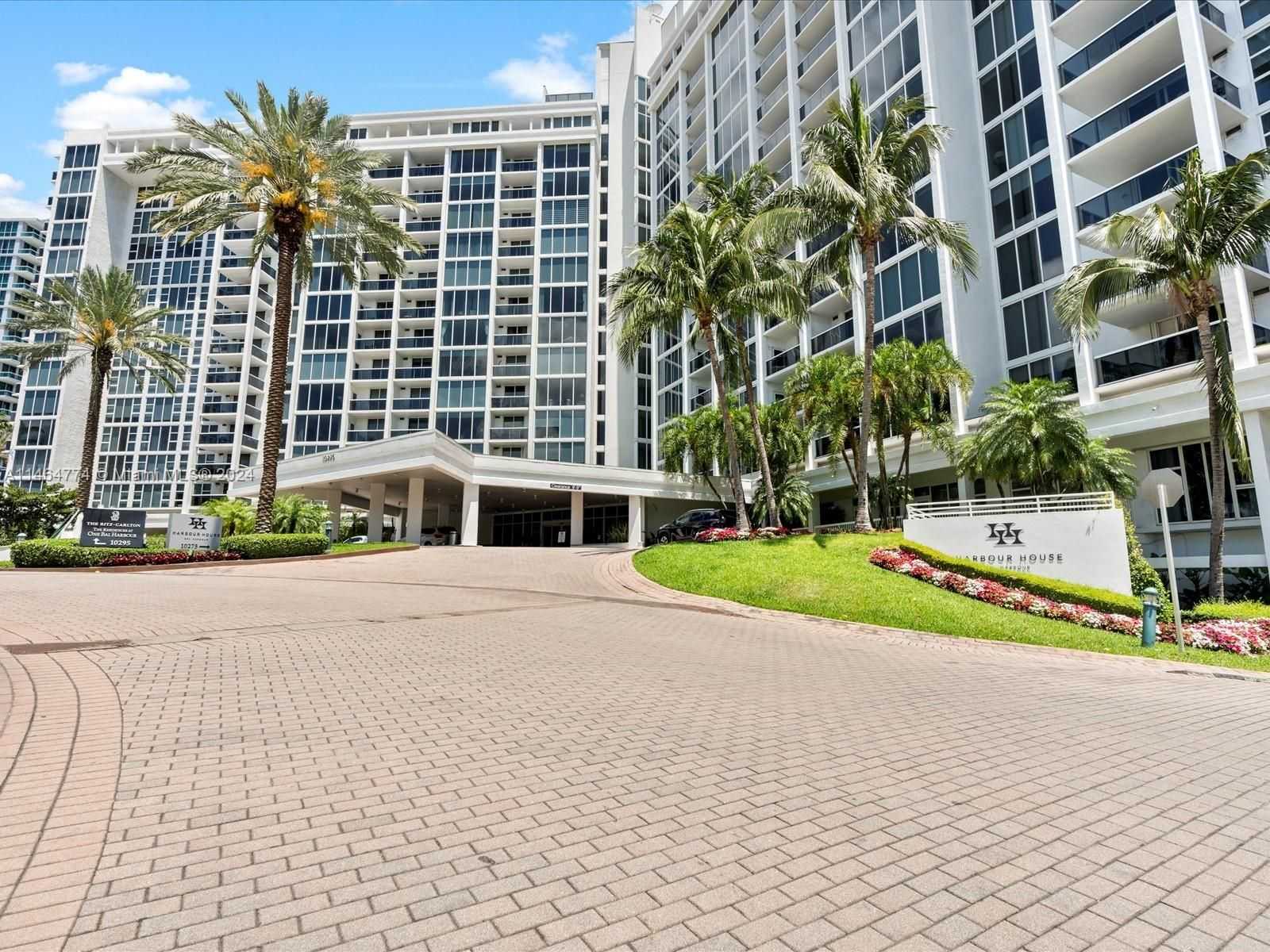 10275 Collins Ave 529-1
