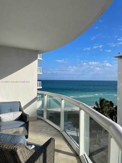 6365 Collins Ave 906-1