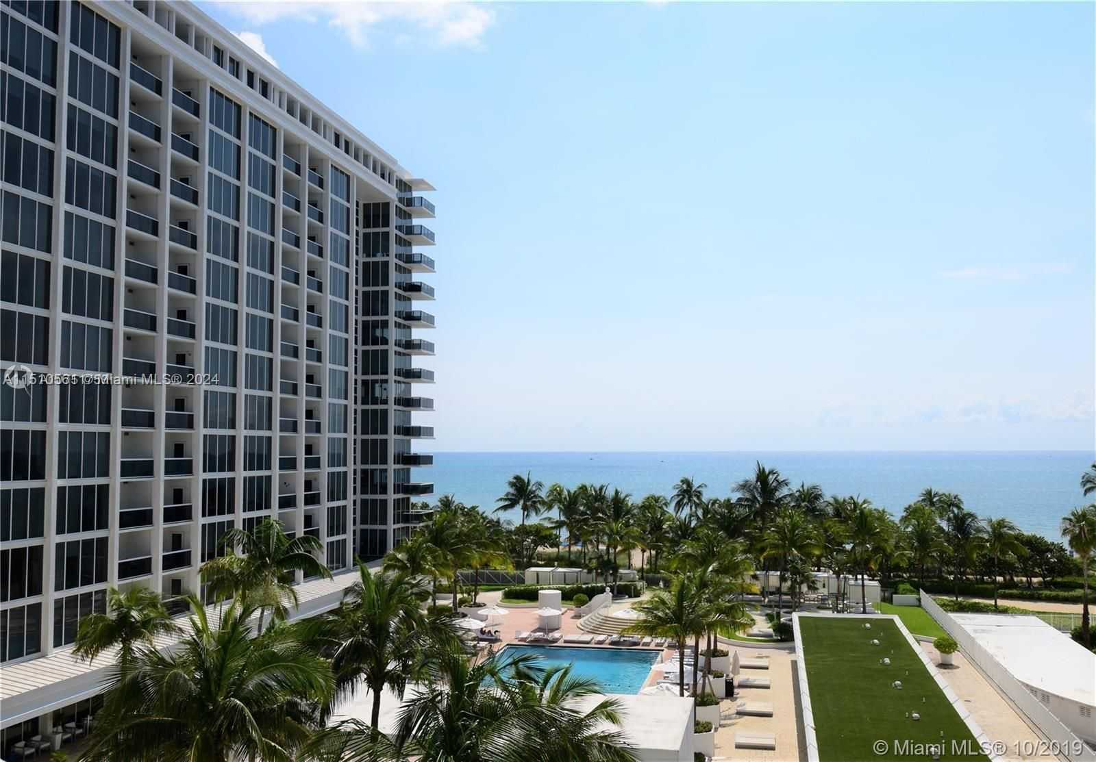 10275 Collins Ave 521-1