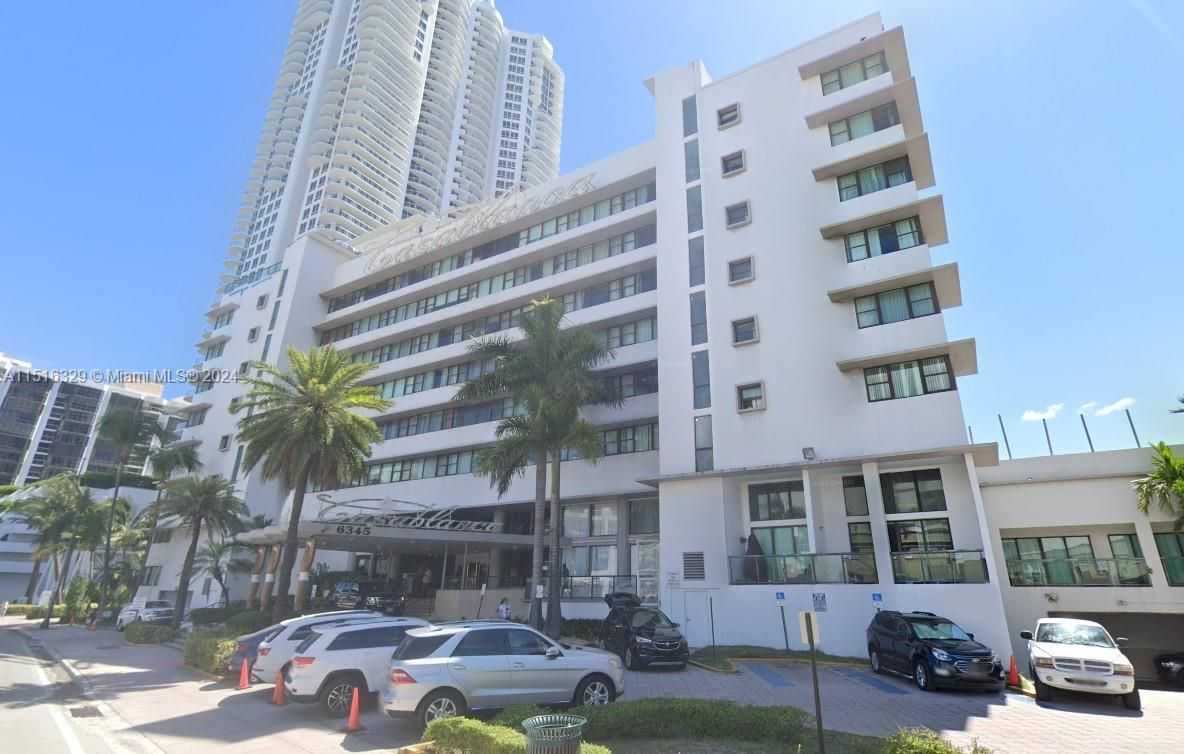 6345 Collins Ave 612-1