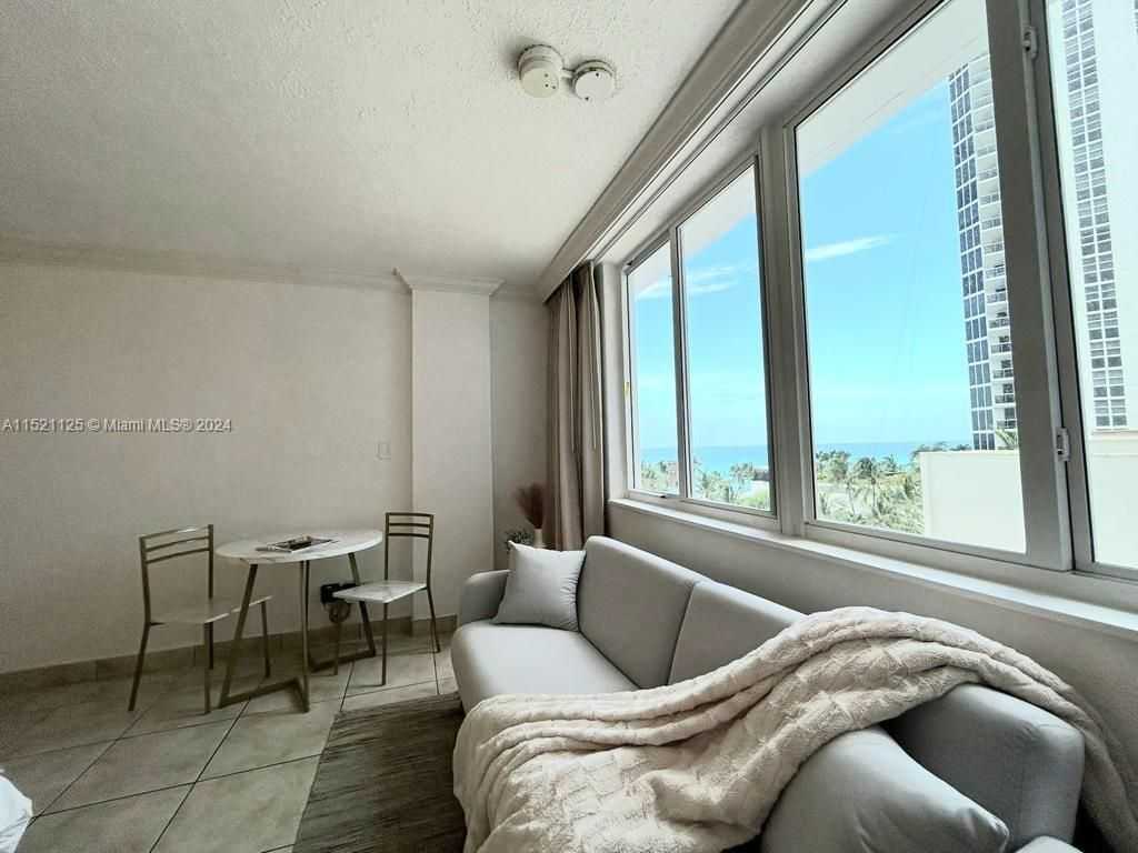 19201 Collins Ave 303-1