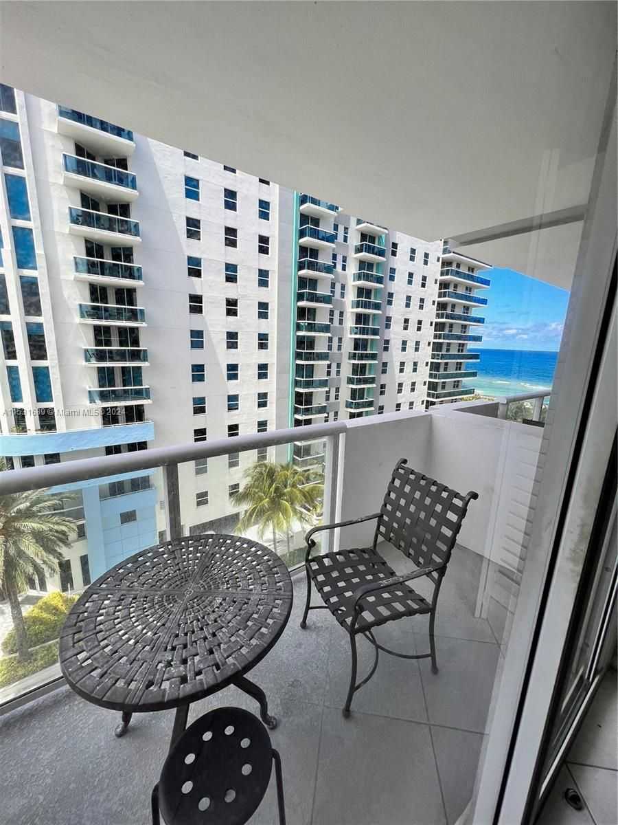 9195 Collins Ave 813-1