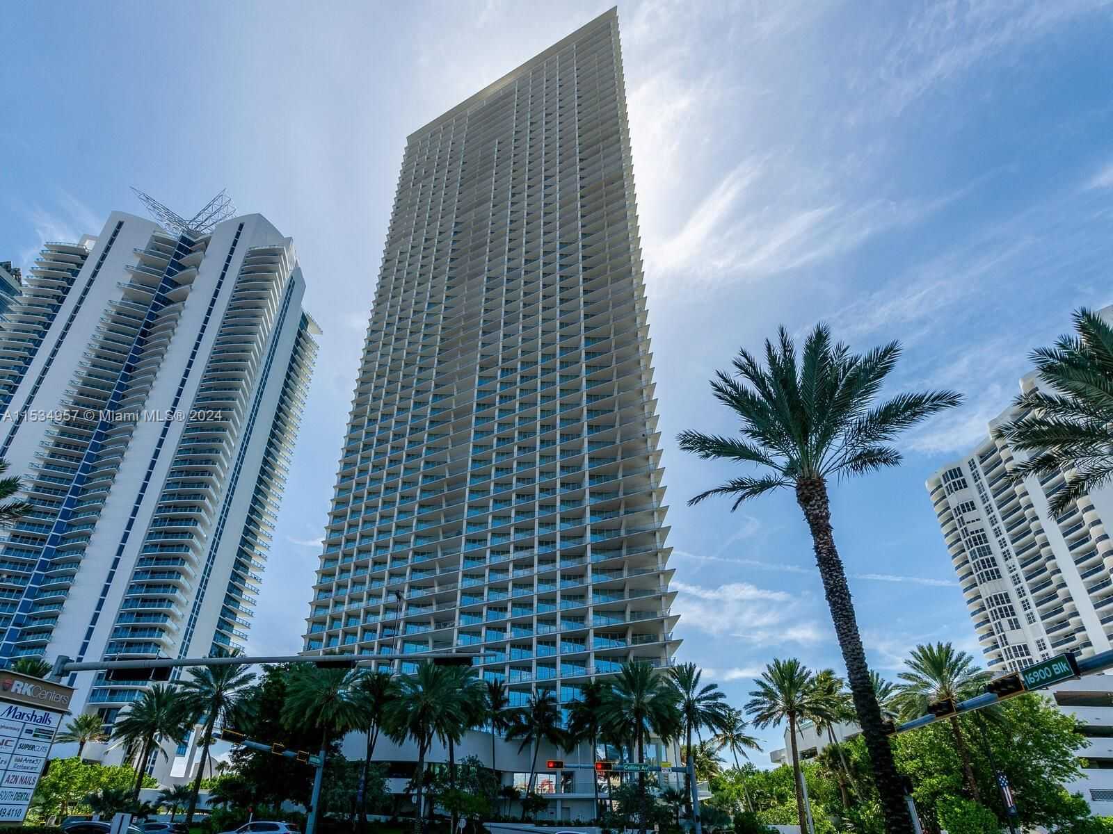 16901 Collins Ave 703-1