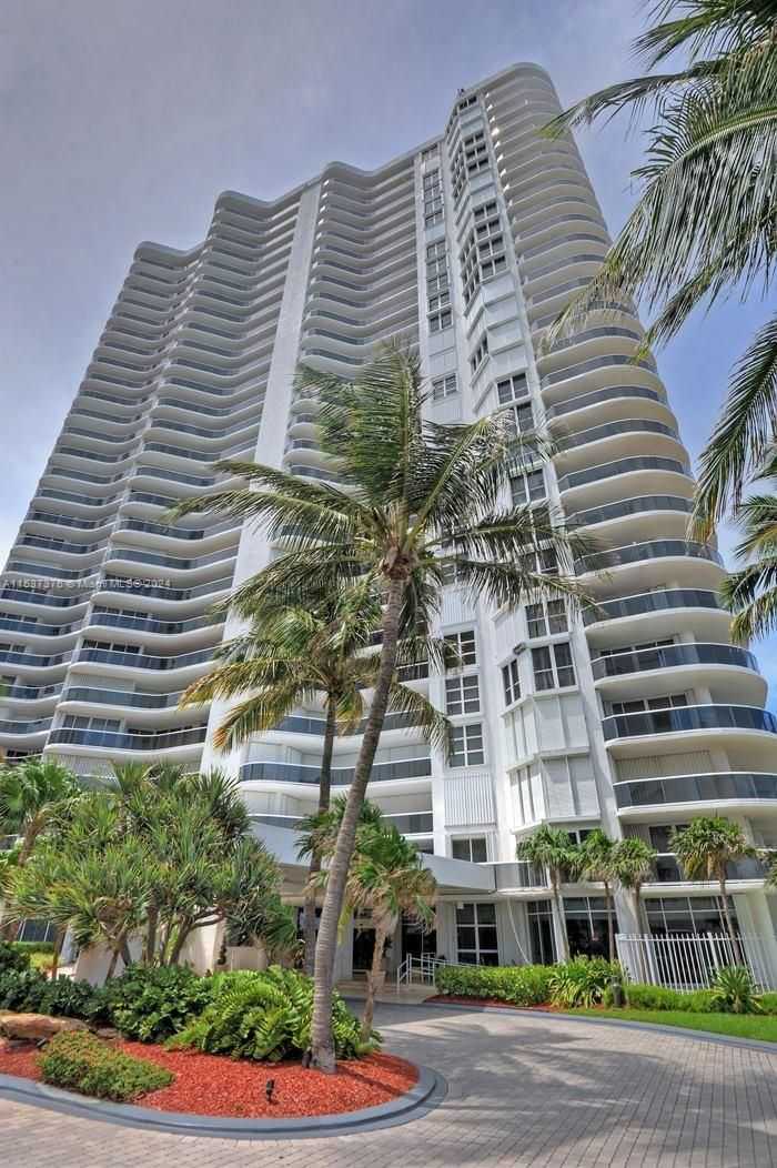 16711 Collins Ave 602-1