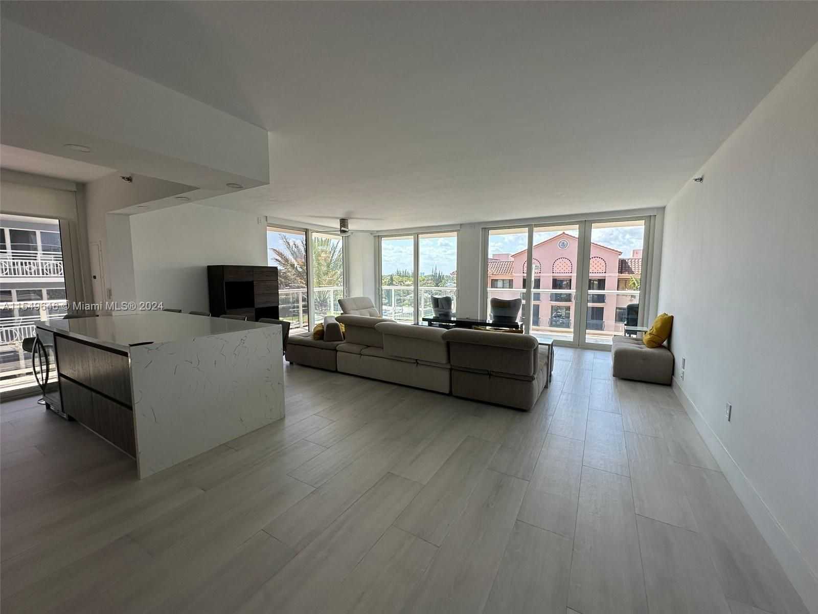 8855 Collins Ave 4G-1