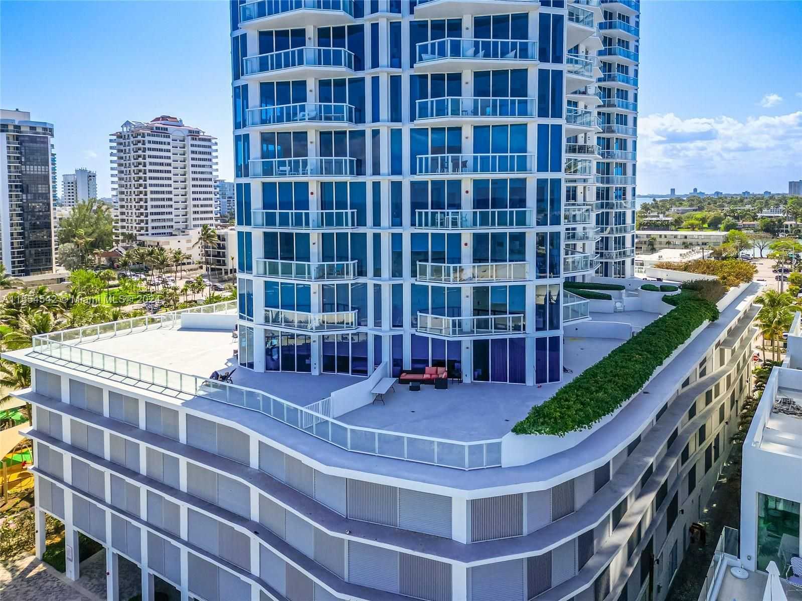 6515 Collins Ave 708-1
