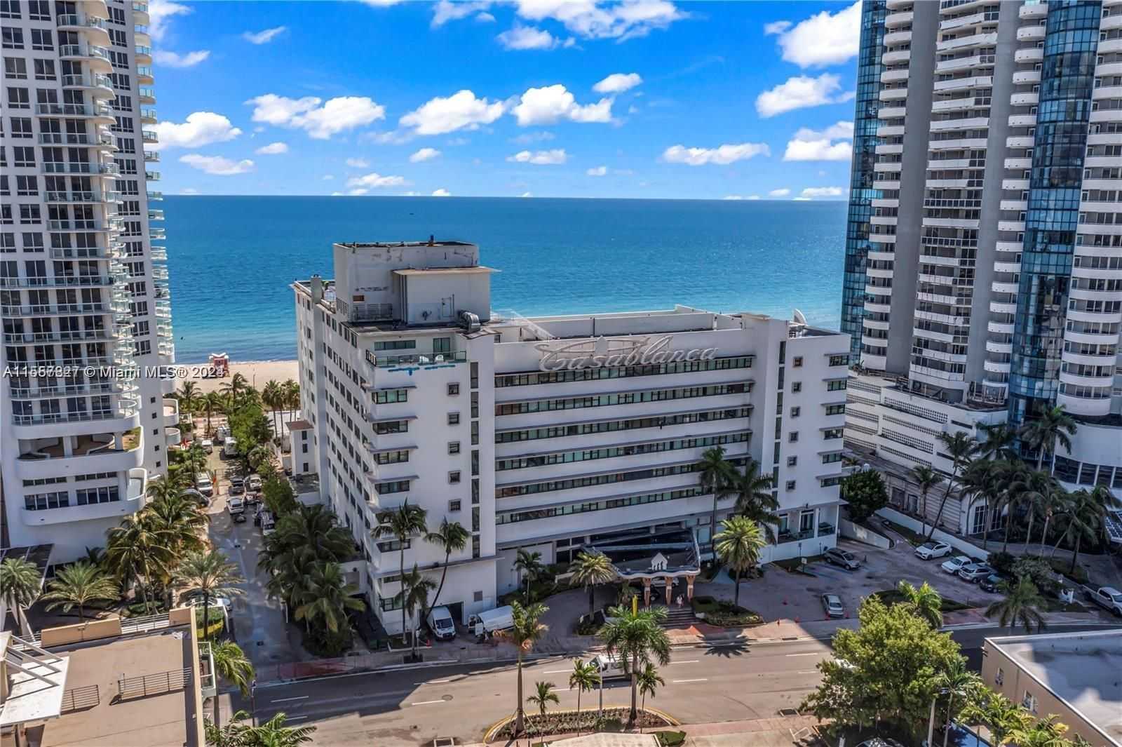 6345 Collins Ave 906-1