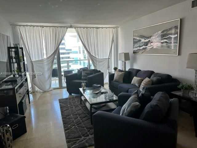 5161 Collins Ave 1401-1