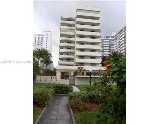 1621 Collins Ave 404-1