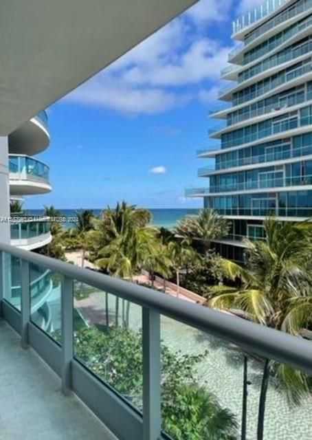 9401 Collins Ave 402-1