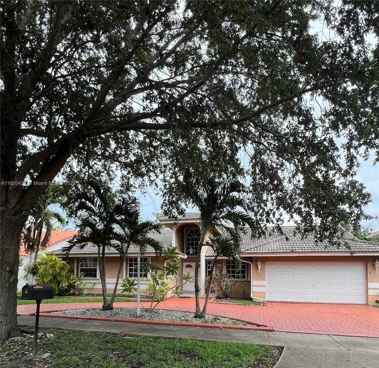 8545 NW 165th Ter-1