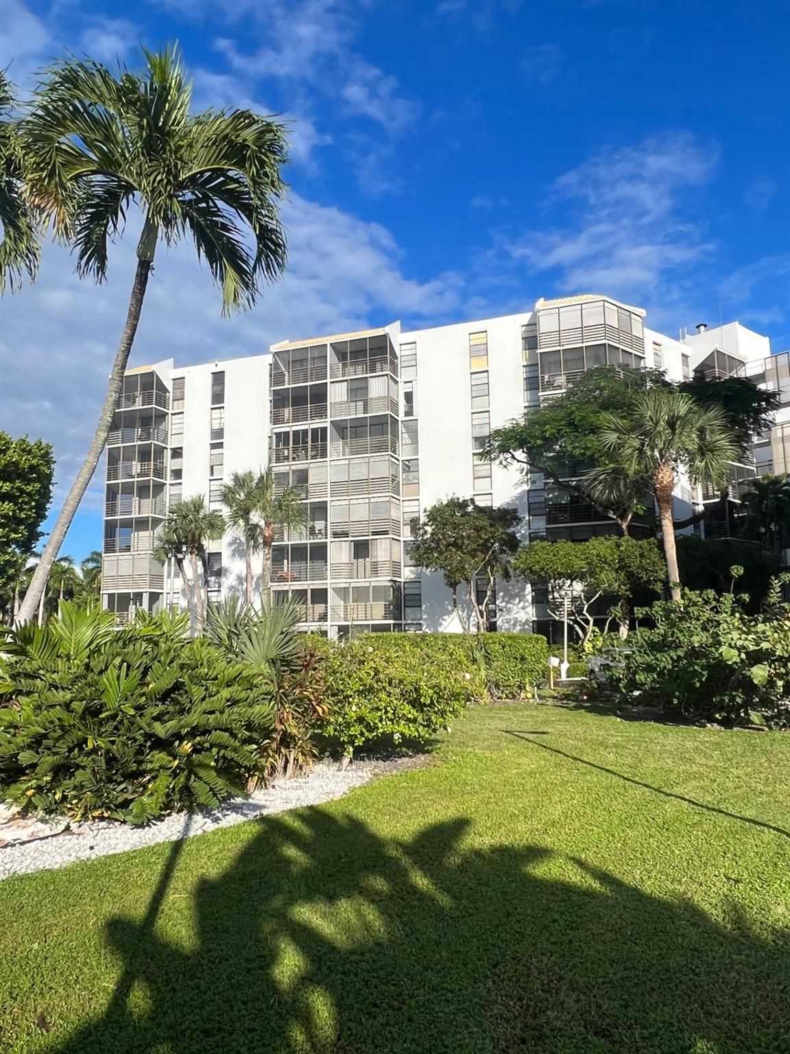 20500 W Country Club Dr 804-1